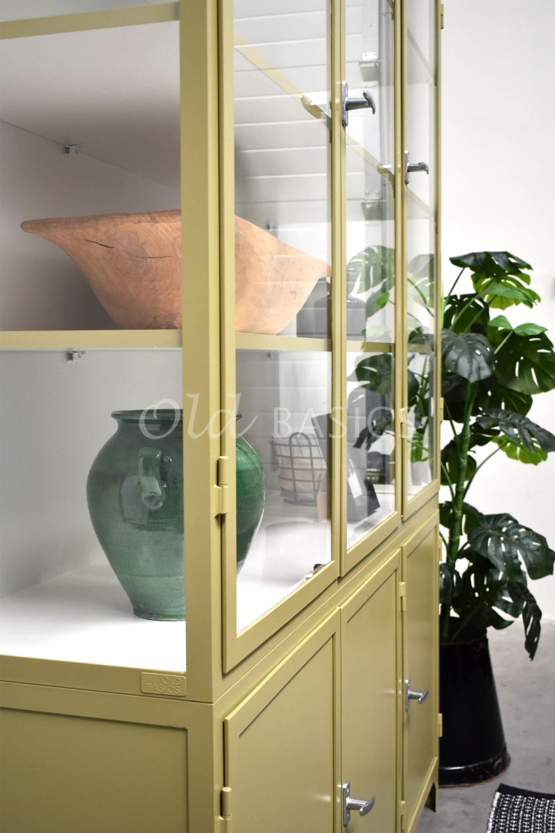 Detail van Apothekerskast Demi, 3 deuren, RAL1020, geel, groen, materiaal staal